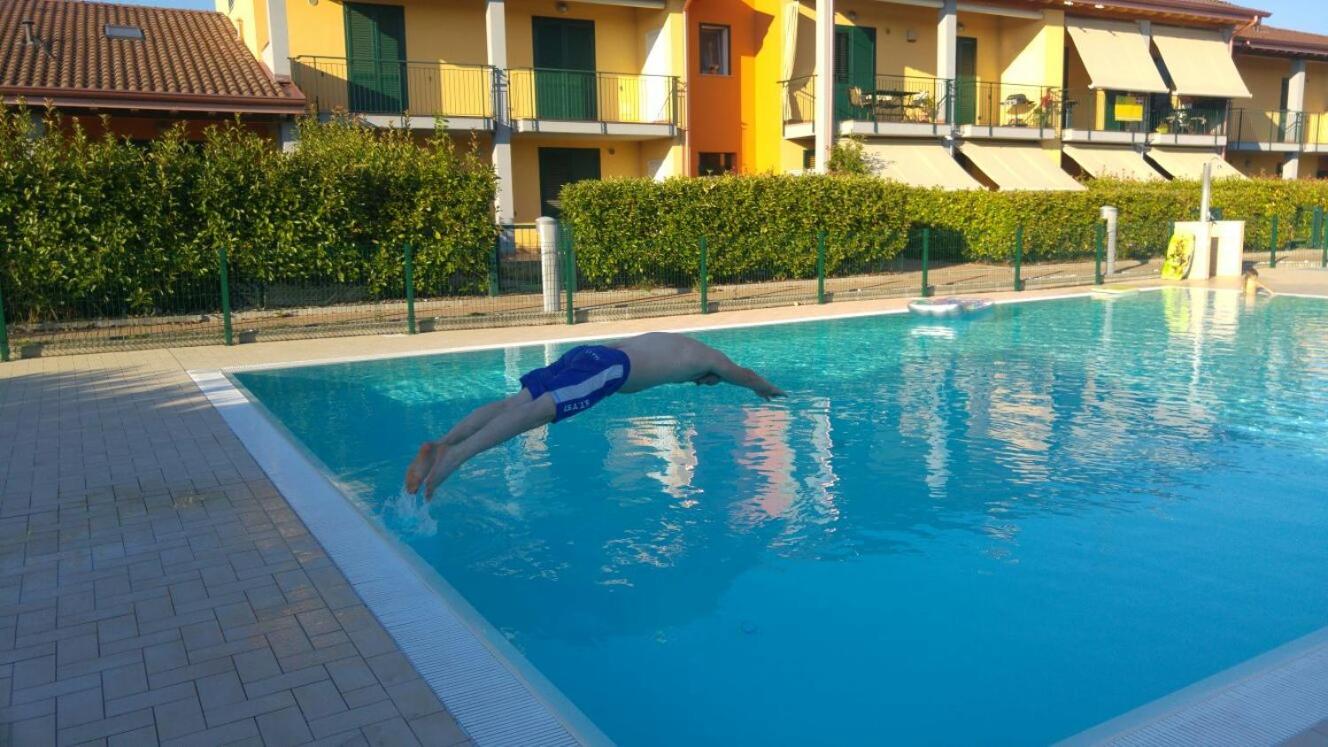 Peschiera Appartamenti Vacanze Peschiera del Garda Exterior foto